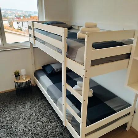 Stefan - Modern & New & Private Parking Appartement *