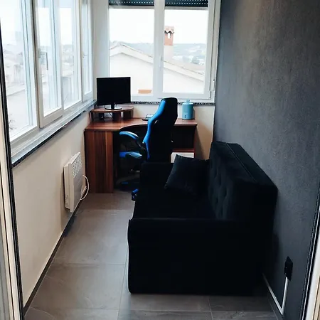 Stefan - Modern & New & Private Parking Apartment