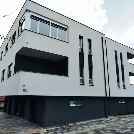 Stefan - Modern & New & Private Parking Apartment Pula