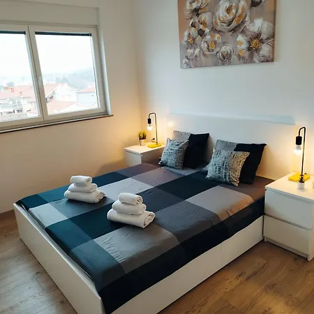 Stefan - Modern & New & Private Parking Apartment *