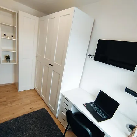 Stefan - Modern & New & Private Parking Apartment